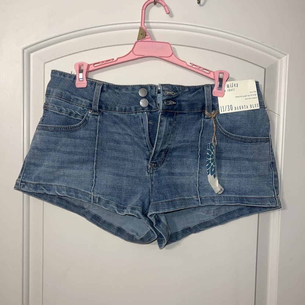 Dakota Blue Light Wash Denim Low Rise Shorts NWT Women's 11/30